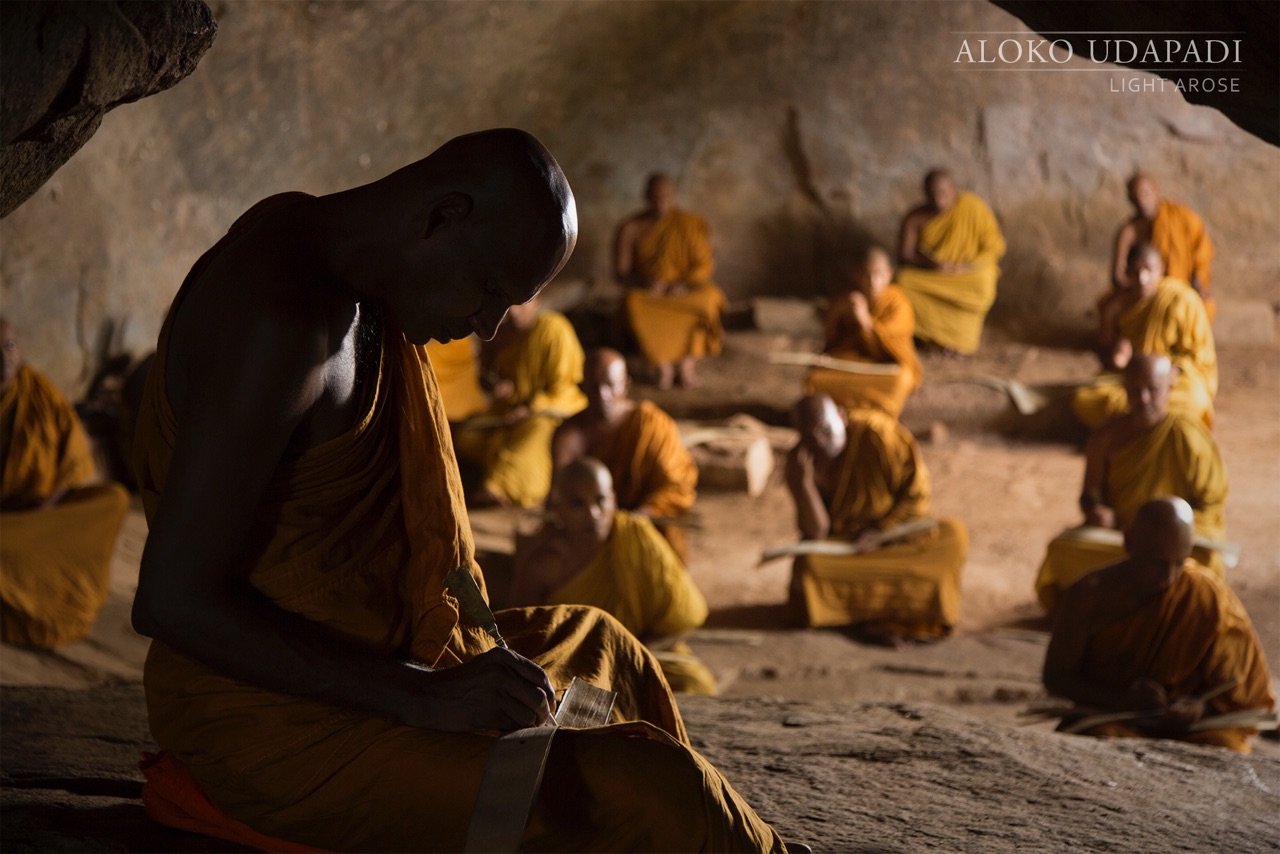 Aloko Udapadi: Writing the Dhamma