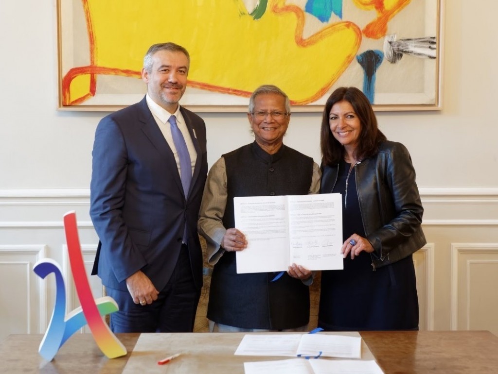 Professor Muhammad Yunus and the Mayor of Paris